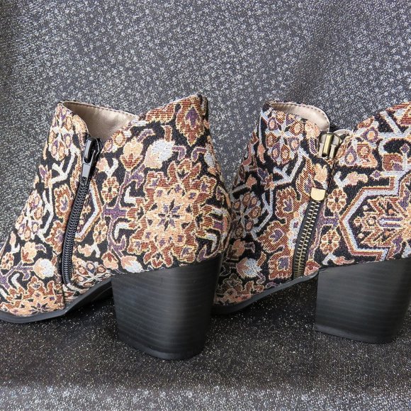 Black Booties Style & Co Masrinaa Tapestry Pattern NWOT....126 - Picture 3 of 7